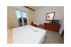 Appartements Ribičić Brela Chambre 5 – Soba 3 foto 4
