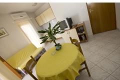 Appartements Dinko s grijanim bazenom Appartement 4 – A 2+2 foto 1