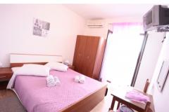 Chambres Bili Galeb BED? Chambre 4 – PURPLE 1 foto 1