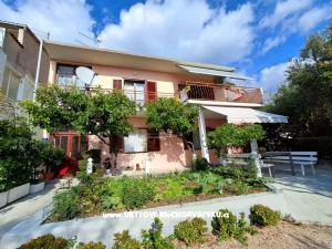 Olive Appartement and Chambres