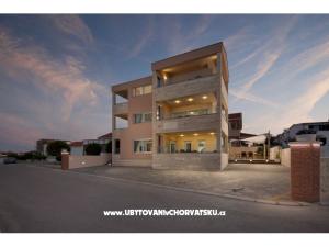 Villa Vista Royal