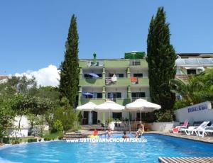 Vila Smirna 4*  avec piscine 