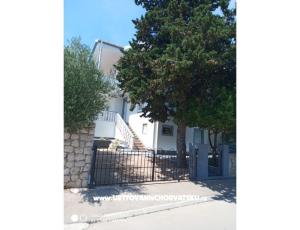 Zlatko apartmani Nin Vrsi Mulo