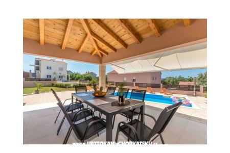 Holiday house vila Kunfin foto 2