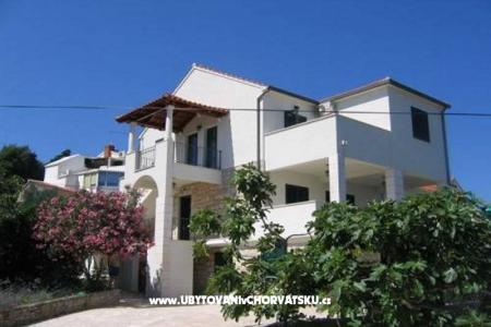 Appartements Karampija île Brac Croatie