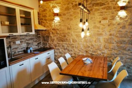 Dalmatinska kamena kuća Sv. Filip i Jakov Croatie