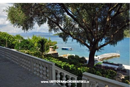 Beachfront apartments Ruskovic Drace & Trstenik Croatie