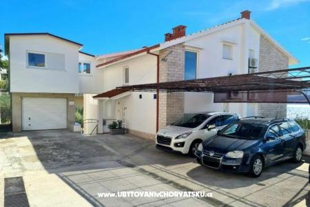 Appartements Peter  Omis Croatie