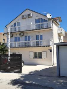 Apartnani Lana Pirovac Pirovac Croatie