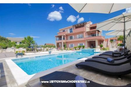 Holiday Appartements Danica ****  Primosten Croatie