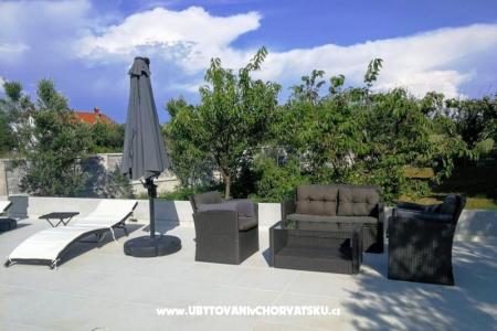 Family friendly Apt with a pool  foto 3