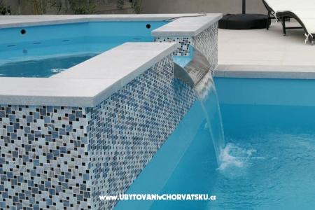 Family friendly Apt with a pool  foto 4