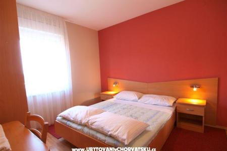 Appartements avec piscine Jadranka foto 5