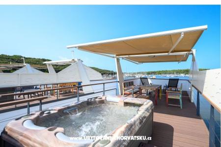 Maison boat Water lily foto 2