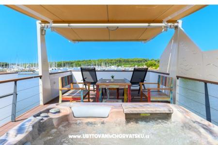 Maison boat Water lily foto 4