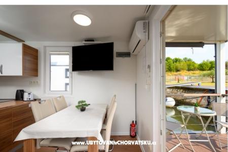 Maison boat Water lily foto 5