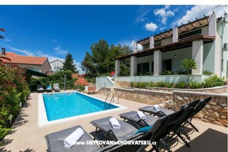Villa Marina + pool Rogoznica Croatie