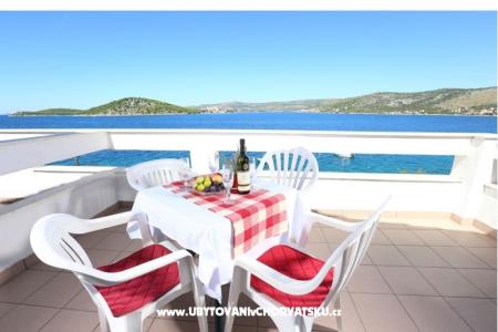 Vinka apartments DIREKT NA PLAŽI Rogoznica Croatie