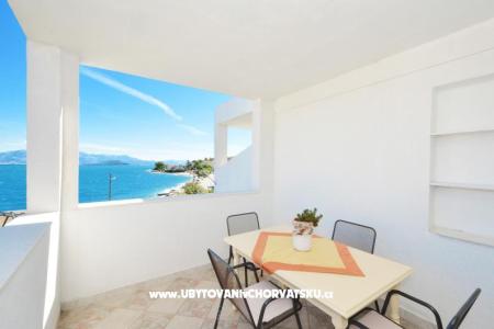 Petra Arbanija Apt Trogir Croatie