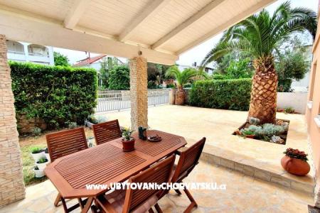 Happy Pineapple Appartements Vir foto 2