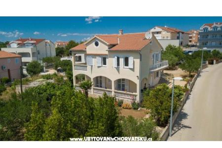 Appartements Duzelovi dvori  Vodice Croatie