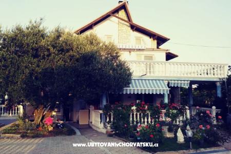 Vila Kartal Vodice Croatie