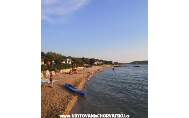 Mobile House Maroon – Hébergement Betina Croatie