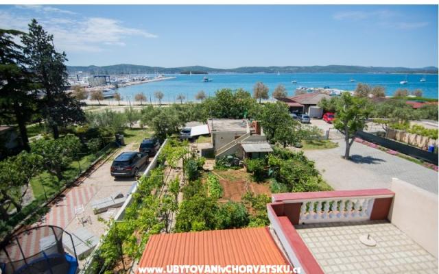 Apartman Anastazija i sobe RoLo uz  – Hébergement Biograd Croatie