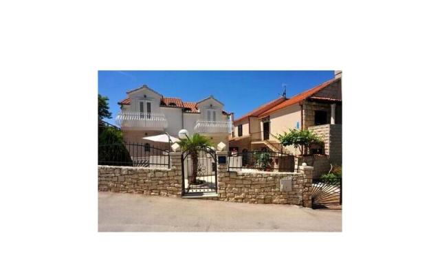 Apartmani Bera, Julie i Edi – Hébergement île Brac Croatie