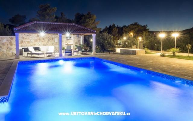 Luxury Appartements avec piscine – Hébergement île Brac Croatie