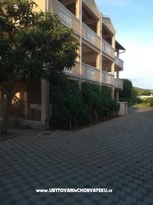 Apartmani Colić – Hébergement Sv. Filip i Jakov Croatie