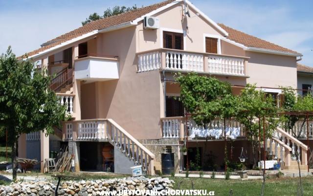 Apartmani Santini – Hébergement Sv. Filip i Jakov Croatie
