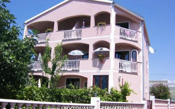 Apartments ROTA – Hébergement Sv. Filip i Jakov Croatie