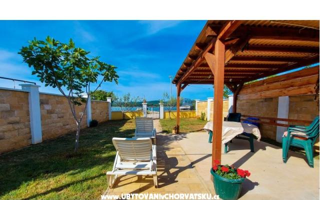 Beach Maison Amarella – Hébergement Sv. Filip i Jakov Croatie