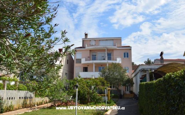 Cvita Maison Appartements – Hébergement Sv. Filip i Jakov Croatie