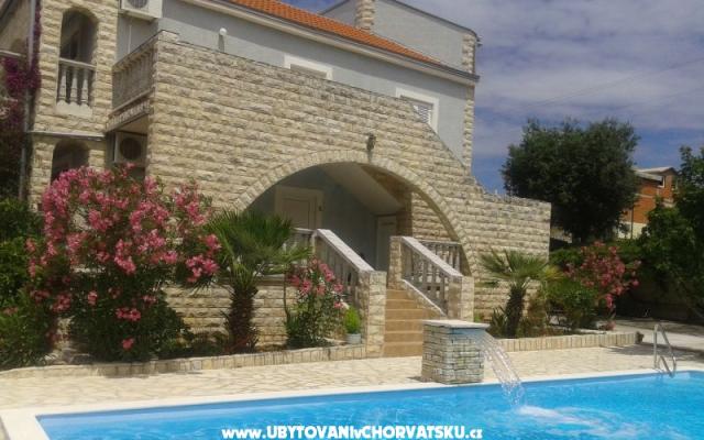 Dva labuda – Hébergement Sv. Filip i Jakov Croatie