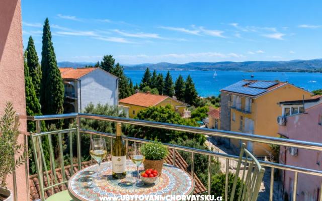 Villa Casablanca  – Hébergement Sv. Filip i Jakov Croatie