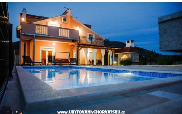 Holiday Home Anica – Hébergement Knin Croatie