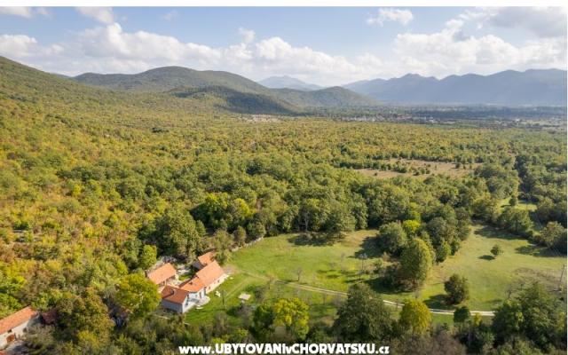 Secret forest house – Hébergement Maslenica Croatie