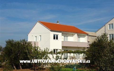 Eva – Hébergement île Murter Croatie