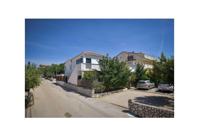 Lola – Hébergement île Pag Croatie