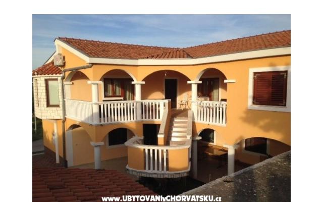 Appartements Petra – Hébergement Pakostane Croatie