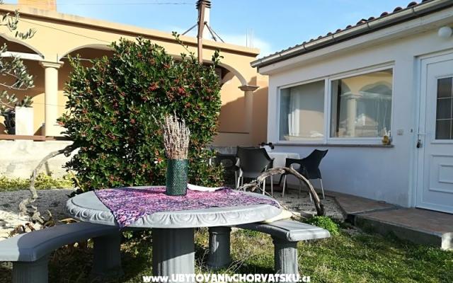 Apartments Kristina – Hébergement Pakostane Croatie