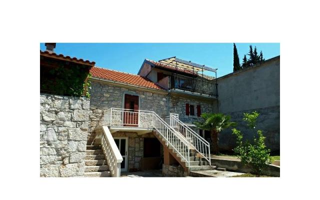 Maison en pierre Porat – Hébergement Pakostane Croatie