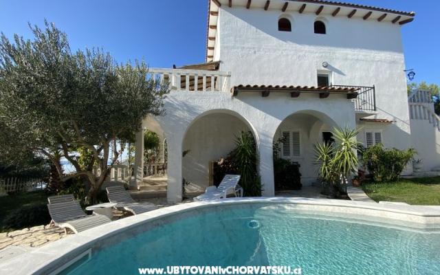 Villa Agata with pool &amp; sauna – Hébergement île Rab Croatie