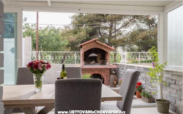 Luxury , with garden! Aenona – Hébergement Split Croatie