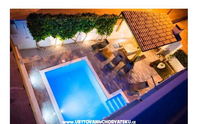 HolidayHomeSpalato-pool apartments  – Hébergement Split Croatie