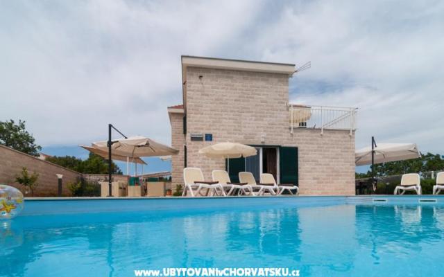 Vile Dinoti – Hébergement Supetar – Brac Croatie