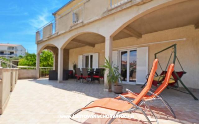 Karlo – Hébergement Trogir Croatie