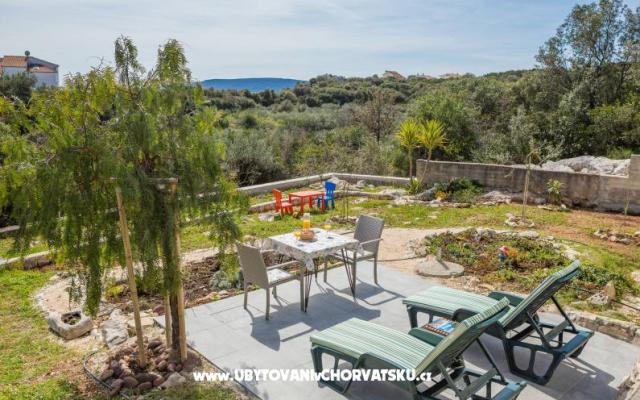 House Tea in a beautiful nature – Hébergement Trogir Croatie